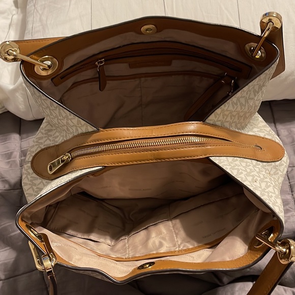 Used Michael Kors Tote - Picture 5 of 8